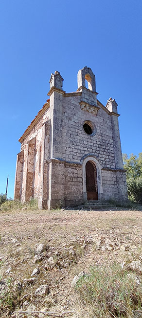 Chapelle ruinée de la croix de Sollies - Salernes © Julien Barle