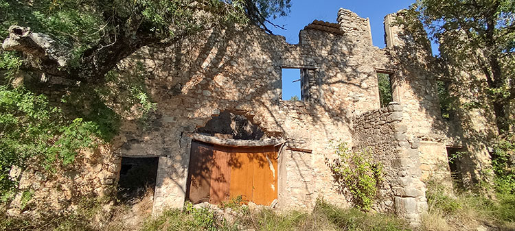 Hameau en ruines de La Brigue - Le Cannet des Maure © Julien Barlet 